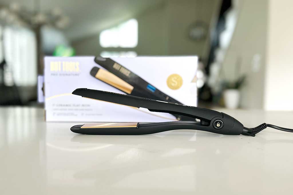 Hot-Tools-Pro-Signature-Salon-Digital-Flat-Iron-review-featured