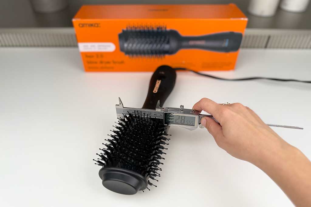 Amika-Hair-Blow-Dry-Brush-2.0-barrel-width