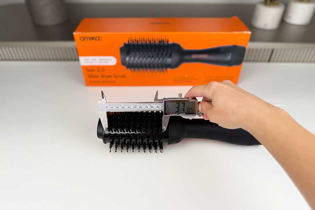 Amika-Hair-Blow-Dry-Brush-2.0-brush-section-length