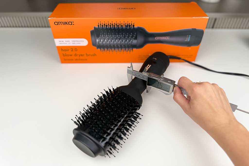 Amika-Hair-Blow-Dry-Brush-2.0-handle-width