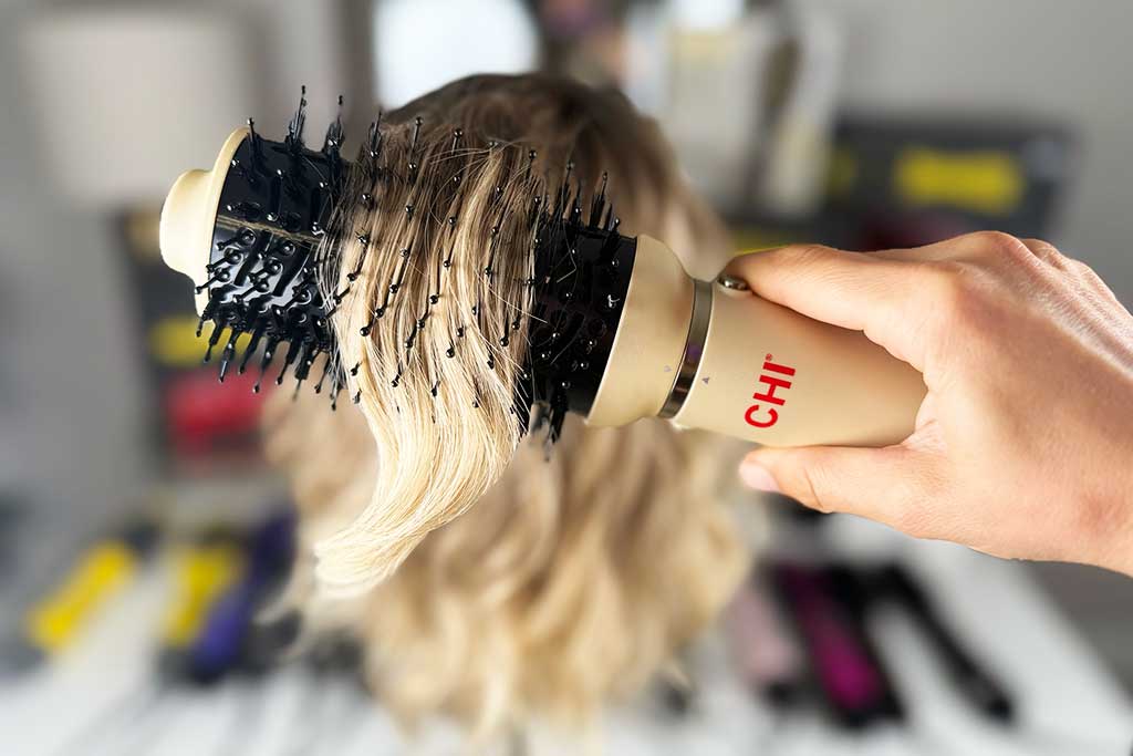 CHI-Volumizer-4-in-1-Ionic-Blowout-Brush-tested-on-human-hair