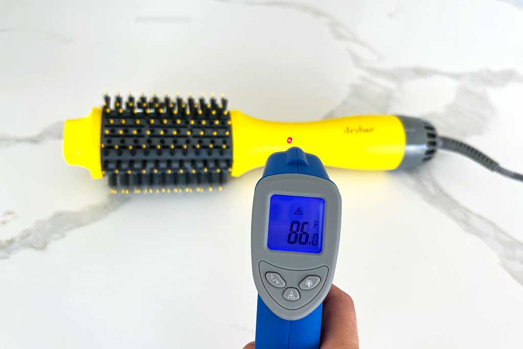 Drybar-The-Double-Shot-Blow-Dryer-Brush-handle-temperature