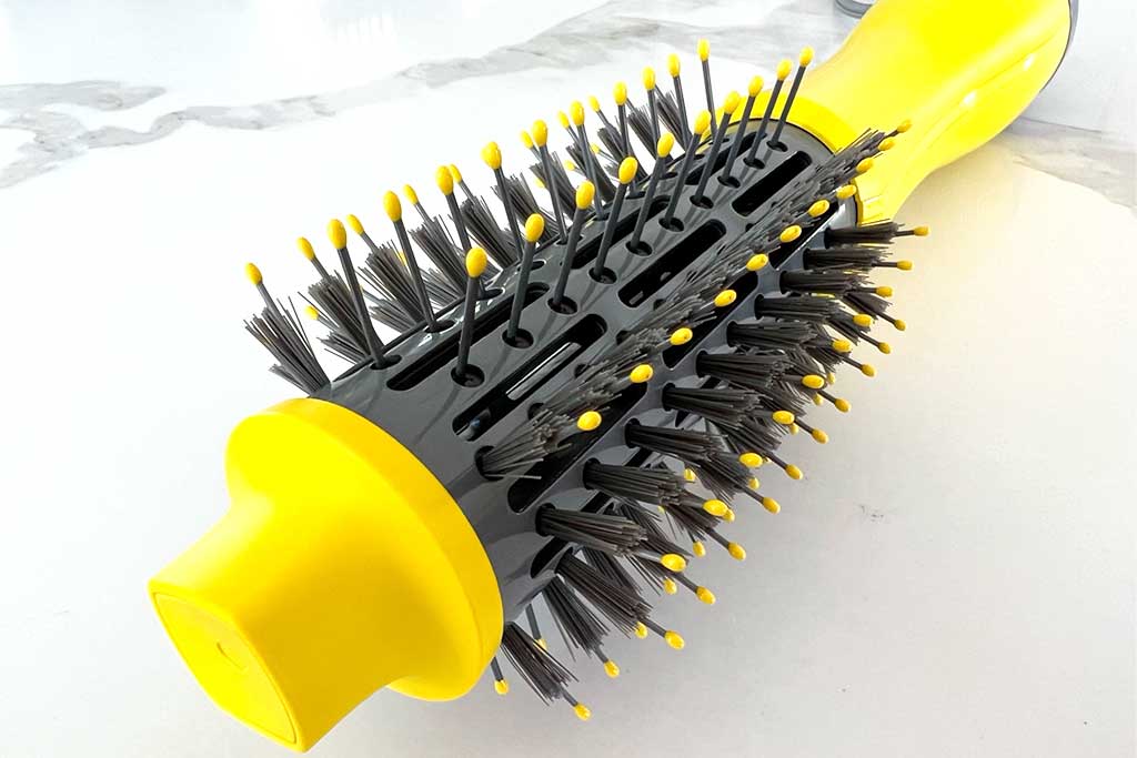 Drybar-The-Single-Shot-Blow-Dryer-Brush-bristles