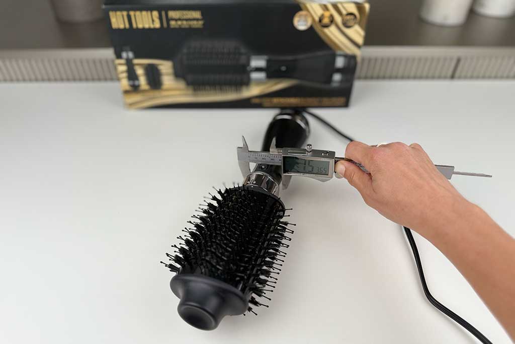 Hot-Tools-Black-Gold-One-Step-Detachable-Blowout-And-Volumizer-handle-width