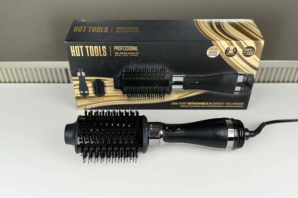 Hot-Tools-Black-Gold-One-Step-Detachable-Blowout-And-Volumizer-review-featured