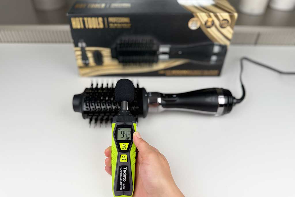 Hot-Tools-Black-Gold-One-Step-Volumizer-maximum-noise-level