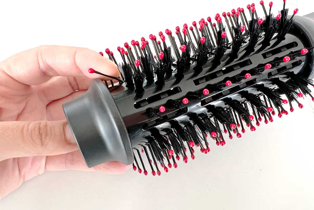 Revlon-One-Step-Volumizer-PLUS-2.0-bristles