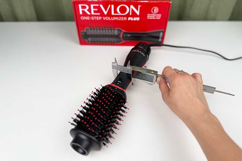 Revlon-One-Step-Volumizer-PLUS-2.0-handle-width