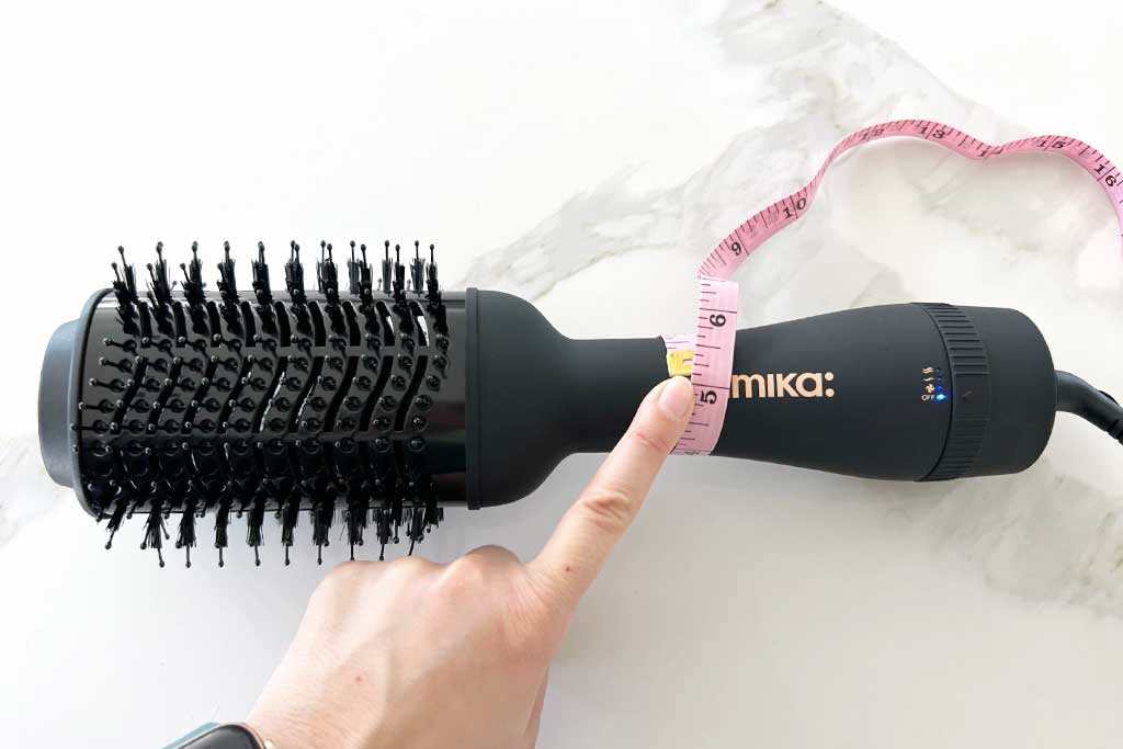 Amika-Hair-Blow-Dry-Brush-handle-size-1